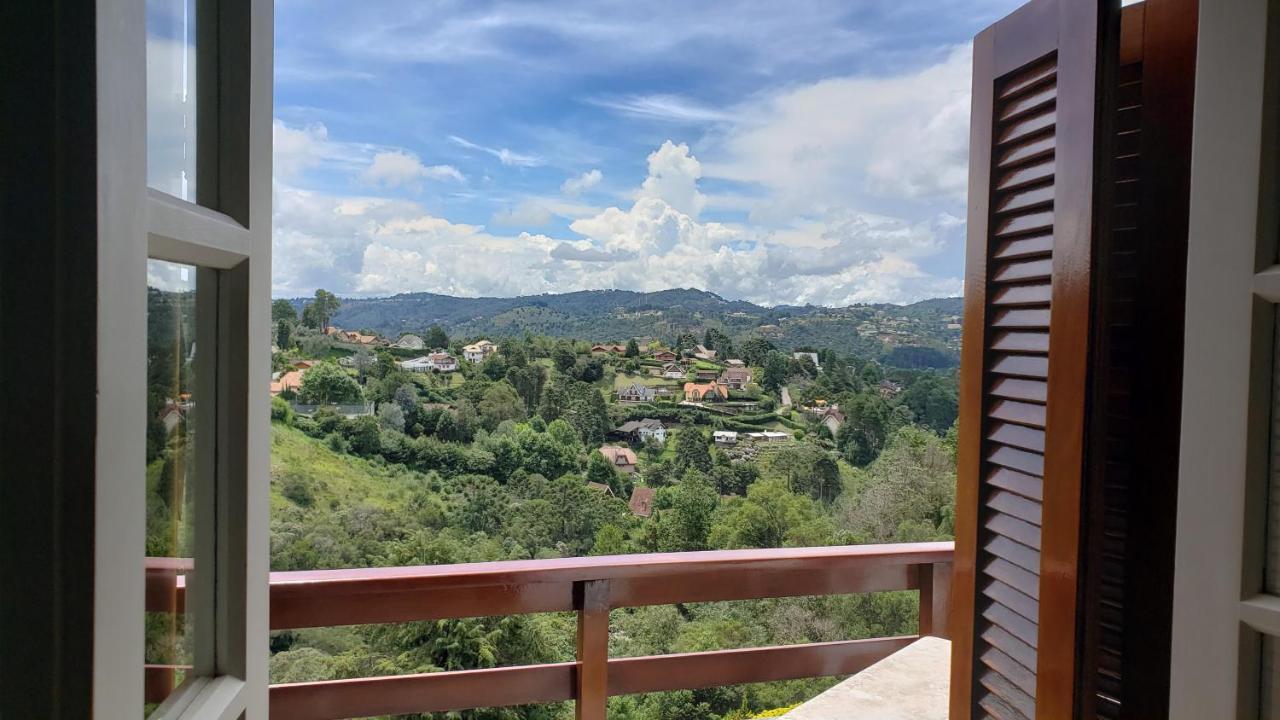 Belíssima COBERTURA no Condomínio Switzerland, o conforto que toda família merece Campos do Jordão Exterior foto