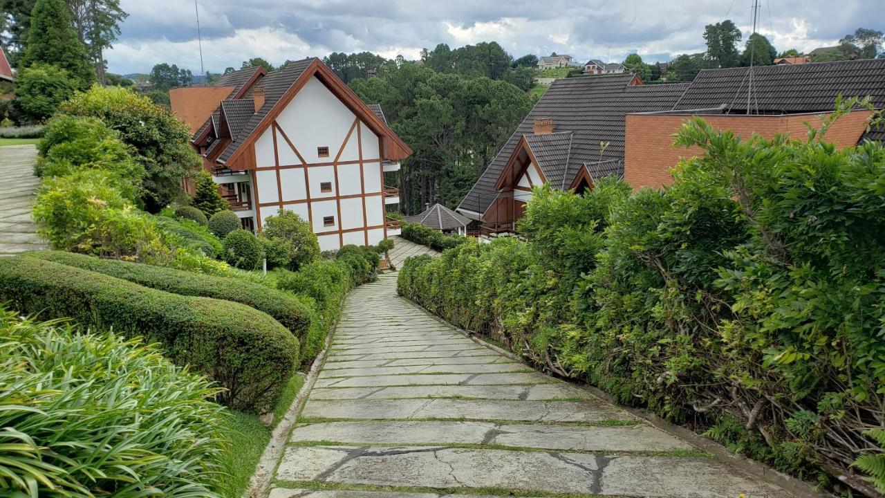 Belíssima COBERTURA no Condomínio Switzerland, o conforto que toda família merece Campos do Jordão Exterior foto